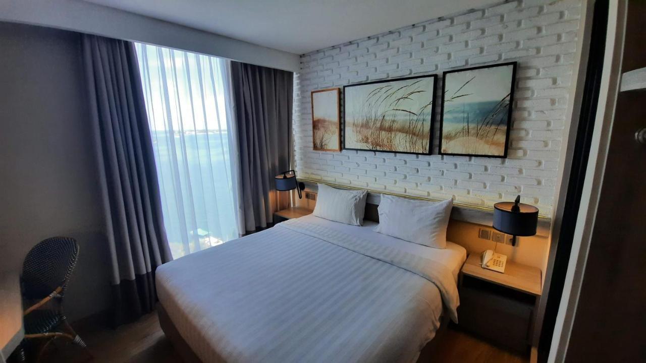 Expressia Hotel Makassar Exterior photo